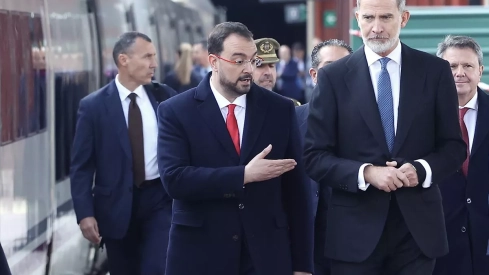 Viaje inaugural de la Variante de Pajares. Salida del tren desde Madrid 