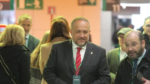 Esperando al tren del viaje inaugural de la variante de Pajares (1)