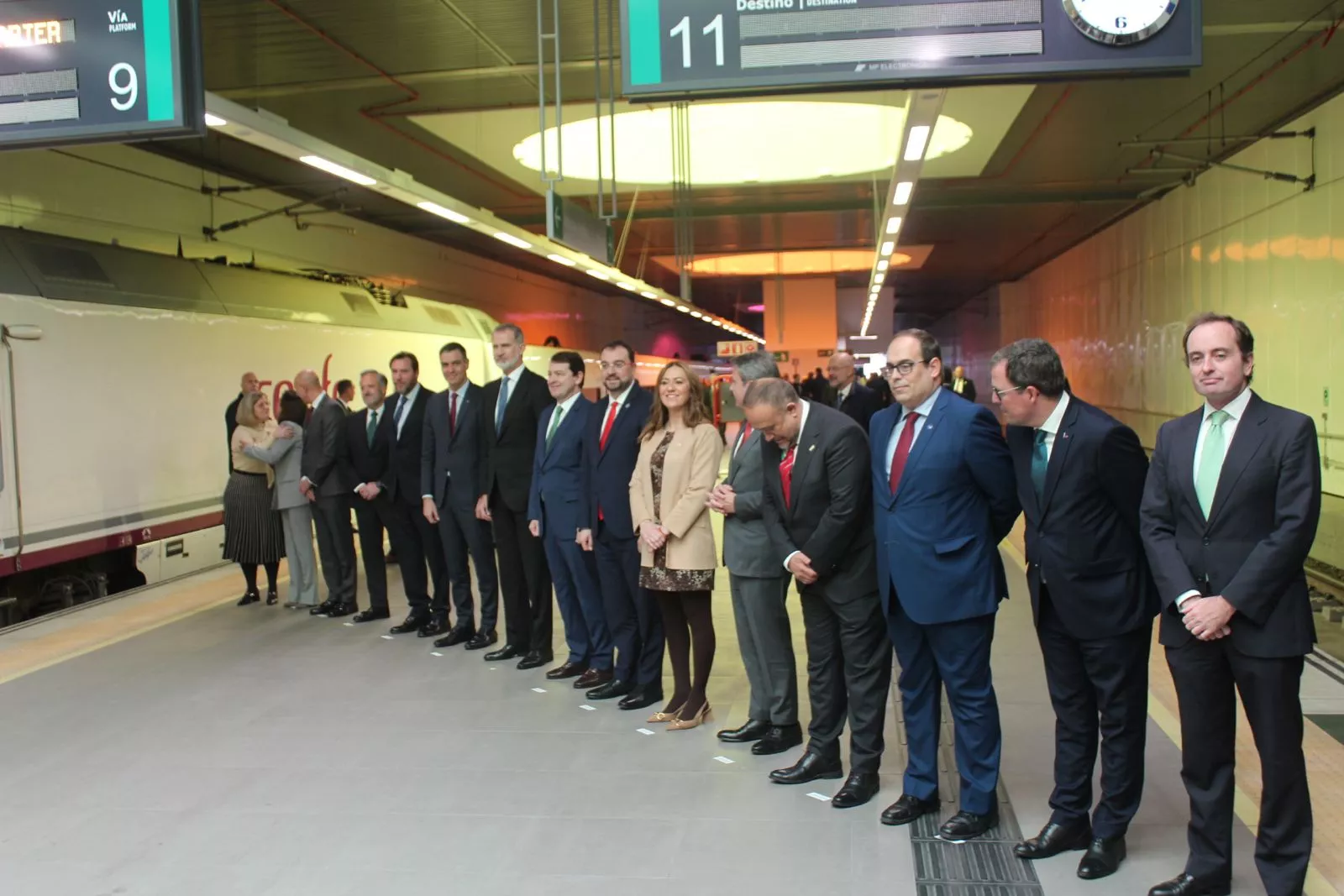 Llega a León el tren inaugural de la Variante de Pajares (1)