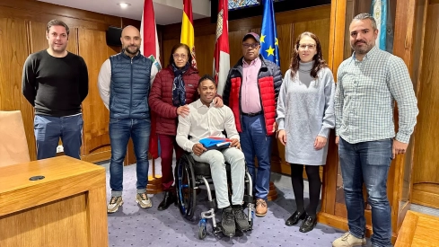 El ponferradino Wilson Do Rosario recibe el reconocimiento del Ayuntamiento (1)