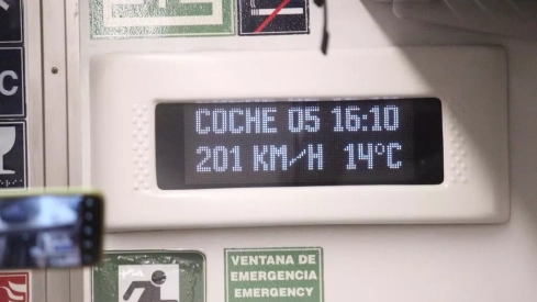 El tren cruza el túnel de Pajares (1)