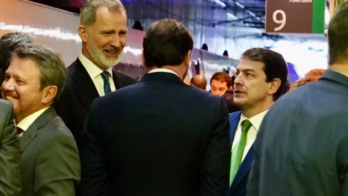 El viaje inaugural de la variante de Pajares sale de la estación de León 