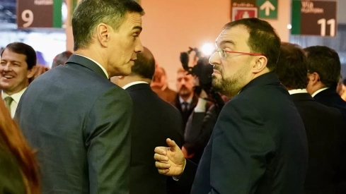 El viaje inaugural de la variante de Pajares sale de la estación de León 