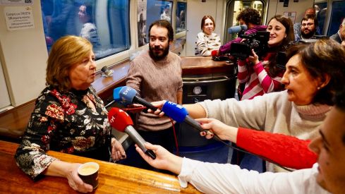 Primer trayecto con pasajeros entre León y Gijón tras la inauguración de la Variante de Pajares Primer trayecto con pasajeros entre León y Gijón tras la inauguración de la Variante de Pajares