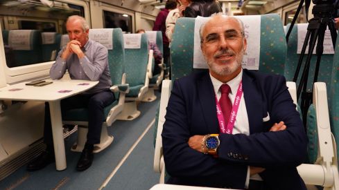 Primer trayecto con pasajeros entre León y Gijón tras la inauguración de la Variante de Pajares Primer trayecto con pasajeros entre León y Gijón tras la inauguración de la Variante de Pajares