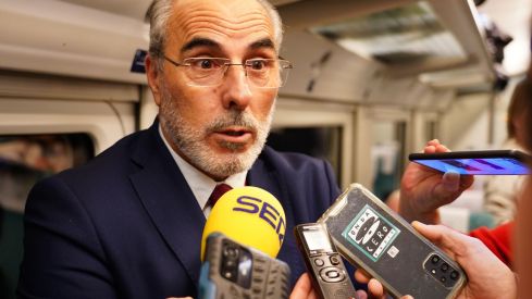 Primer trayecto con pasajeros entre León y Gijón tras la inauguración de la Variante de Pajares Primer trayecto con pasajeros entre León y Gijón tras la inauguración de la Variante de Pajares