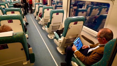 Primer trayecto con pasajeros entre León y Gijón tras la inauguración de la Variante de Pajares Primer trayecto con pasajeros entre León y Gijón tras la inauguración de la Variante de Pajares