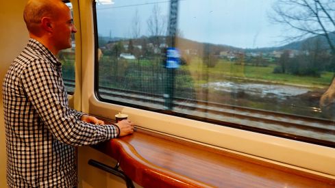 Primer trayecto con pasajeros entre León y Gijón tras la inauguración de la Variante de Pajares Primer trayecto con pasajeros entre León y Gijón tras la inauguración de la Variante de Pajares