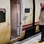 Primer trayecto con pasajeros entre León y Gijón tras la inauguración de la Variante de Pajares
