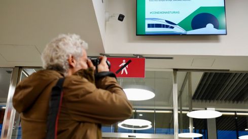 Primer trayecto con pasajeros entre León y Gijón tras la inauguración de la Variante de Pajares Primer trayecto con pasajeros entre León y Gijón tras la inauguración de la Variante de Pajares