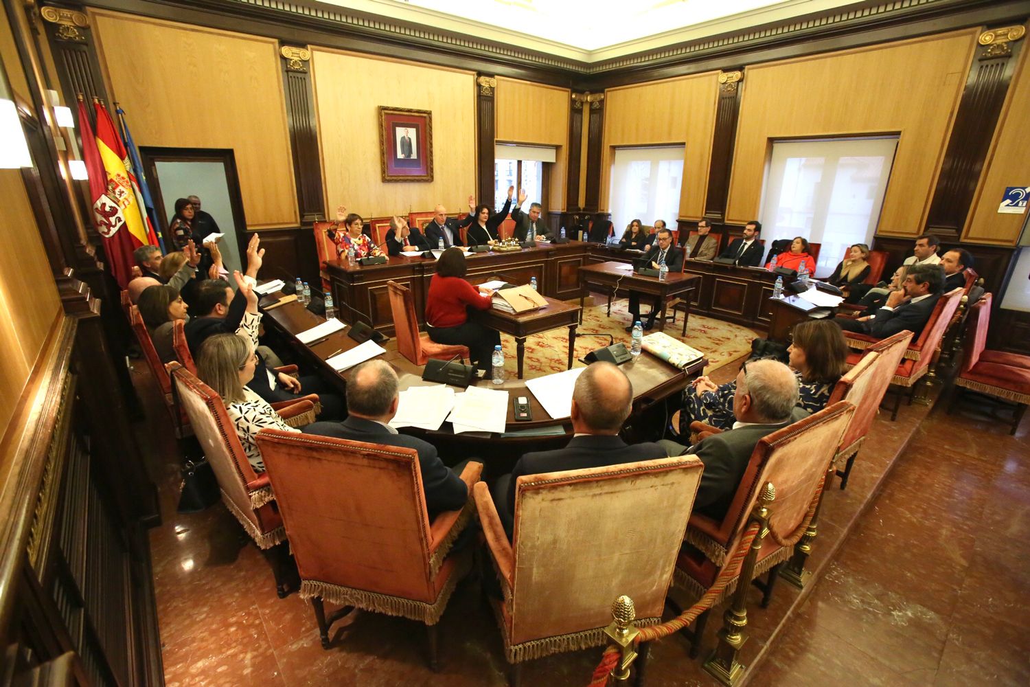 Pleno del Ayuntamiento de León | El pleno del Ayuntamiento de León se solidariza con los profesionales de la Justicia