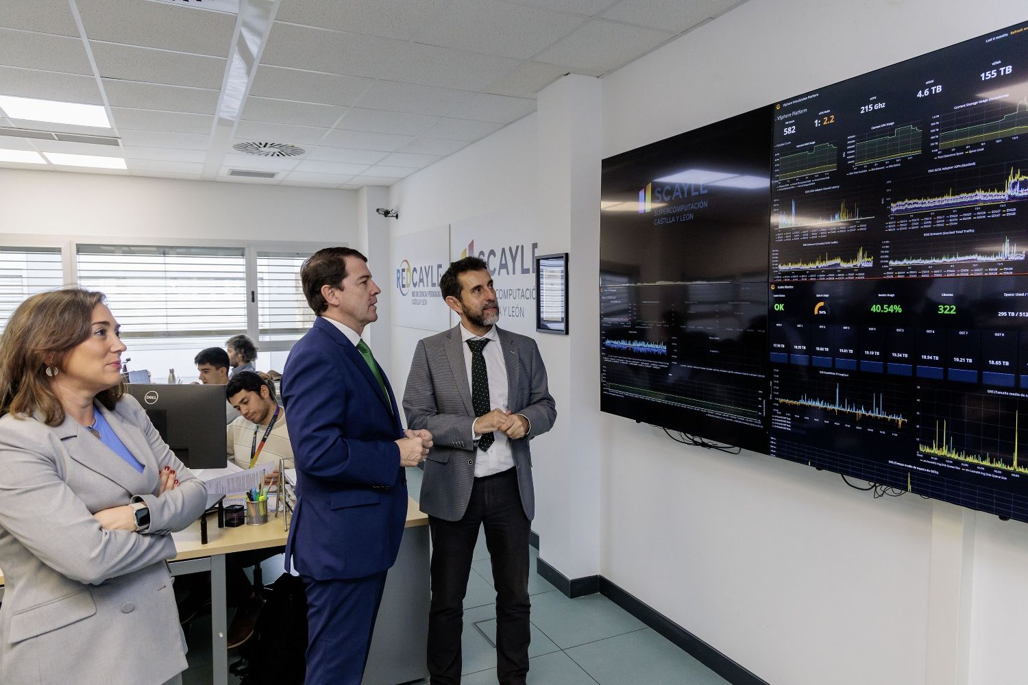 Alfonso Fernández Mañueco visita a las instalaciones de SCAYLE en el Campus de Vegazana