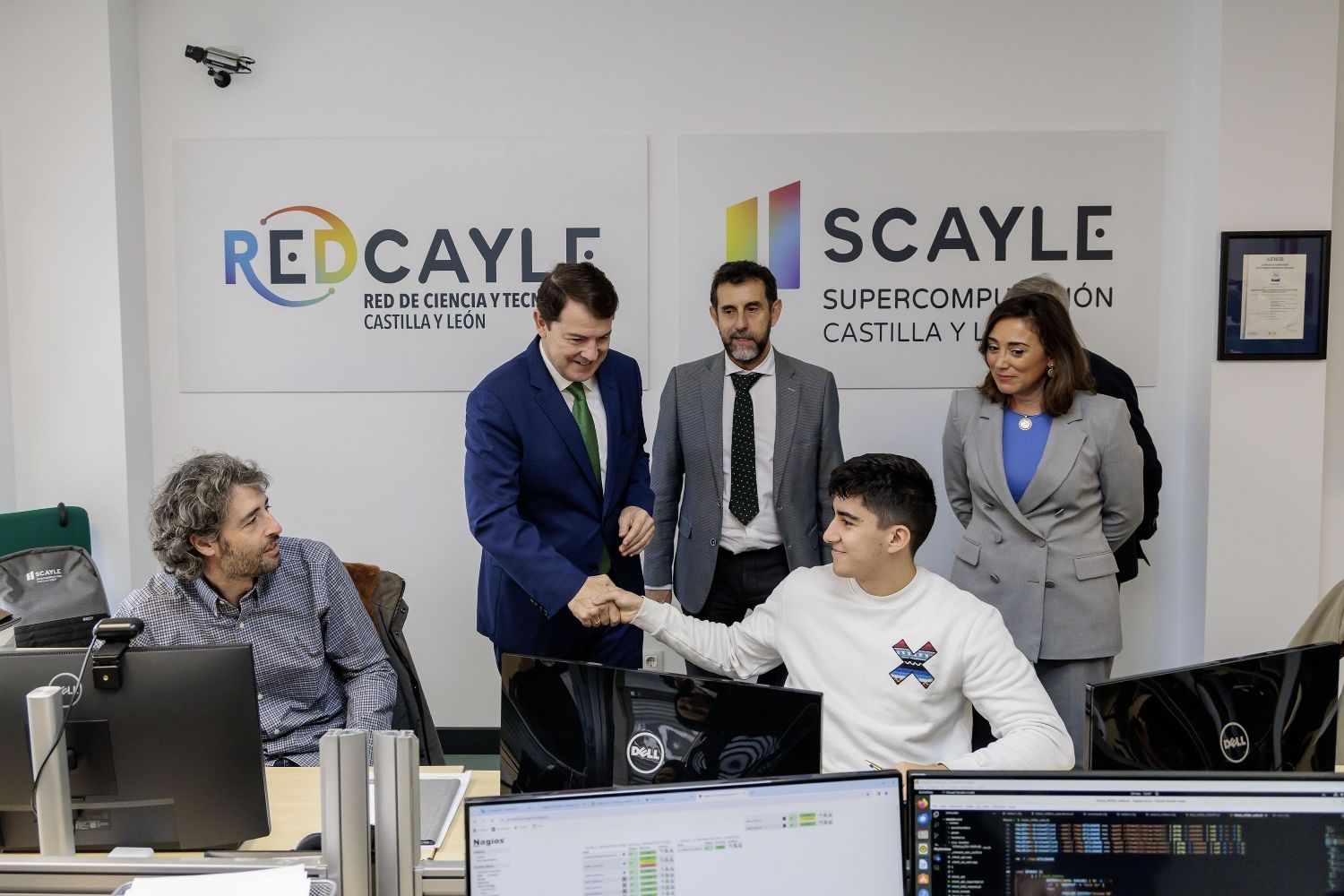 Alfonso Fernández Mañueco visita a las instalaciones de SCAYLE en el Campus de Vegazana