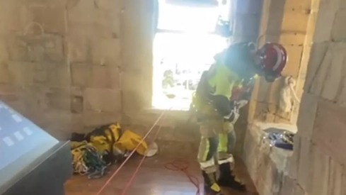 Intervención de los bomberos en Astorga para salvar a un hombre que había tenido un infarto