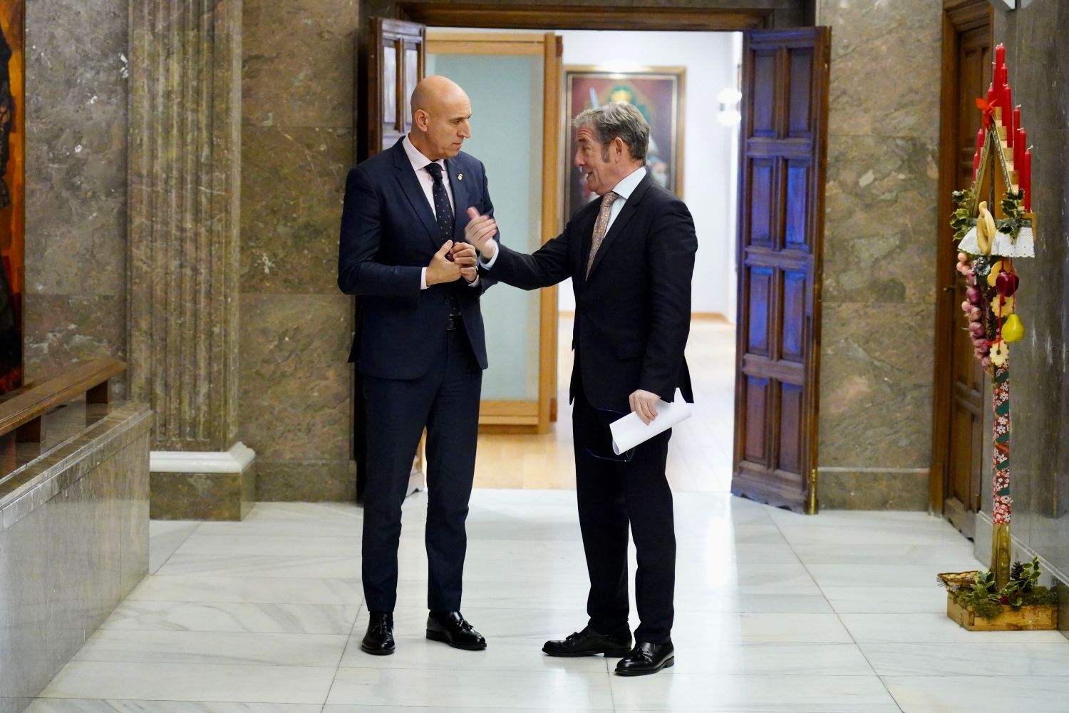 José Antonio Diez, alcalde de León, junto con el presidente de la Cámara de Comercio, Javier Vega, presenta la campaña navideña