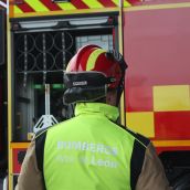 El fuego consume dos naves abandonada y un merendero en San Miguel del Camino (León)