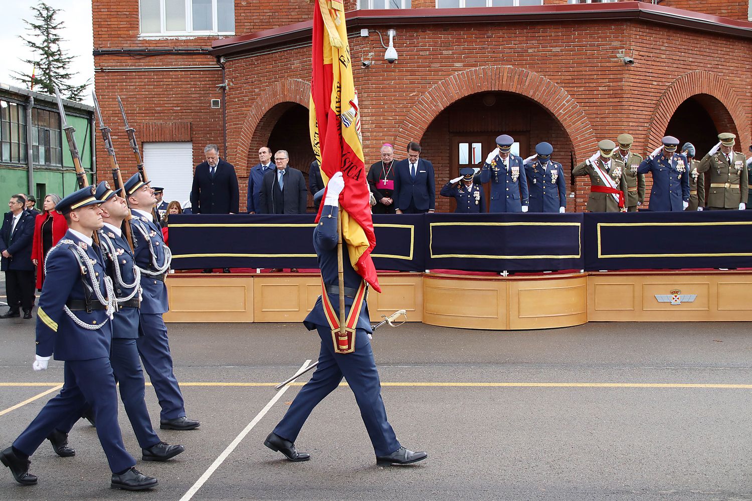 Jura de Bandera en la Academia Básica del Aire de la Virgen del Camino | Peio García (ICAL)