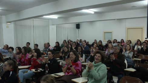Presentación del villancico 'Un día más' del Colegio Leonés Presentación del villancico 'Un día más' del Colegio Leonés