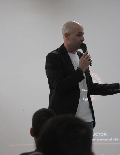 Presentación del villancico 'Un día más' del Colegio Leonés Presentación del villancico 'Un día más' del Colegio Leonés