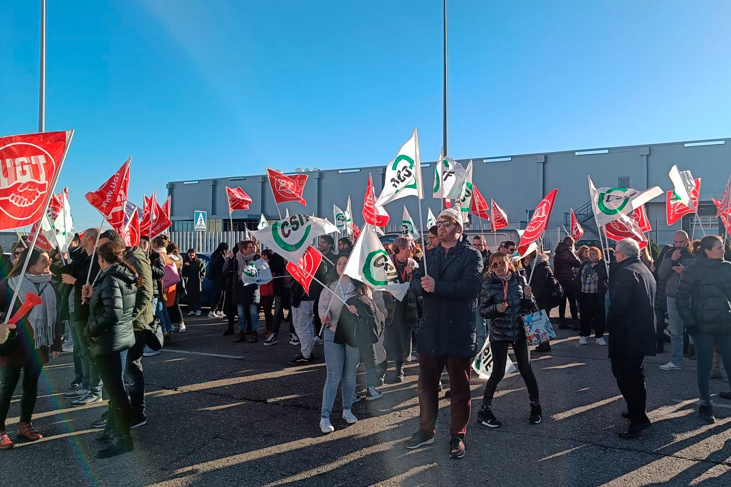 Concentración de los trabajadores del Centro Estrada de León