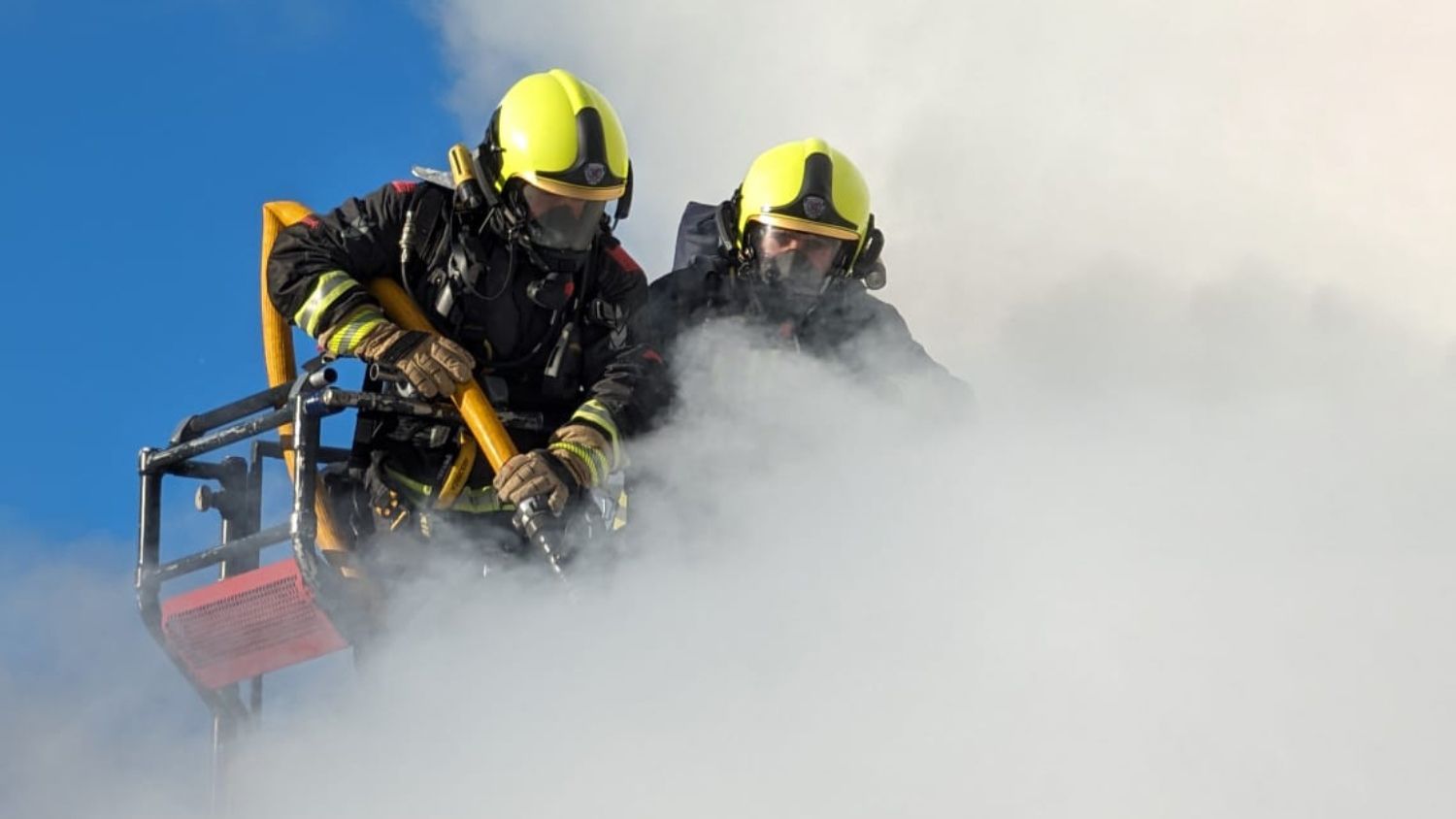 Arde una casa abandonada en Huergas de Gordón