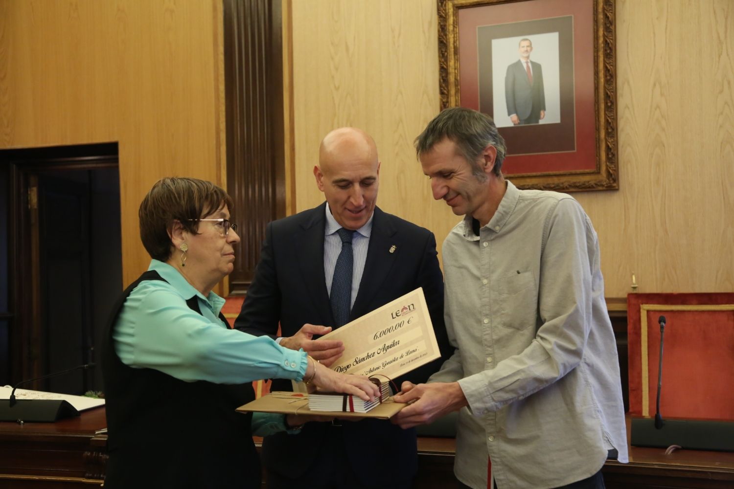 Diego Sánchez Aguilar galardonado con el Premio de Poesía Antonio González de Lama por su obra 'El nudo'