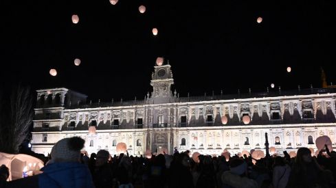 Lanzamiento de un millar de farolillos en León