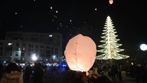 Lanzamiento de un millar de farolillos en León