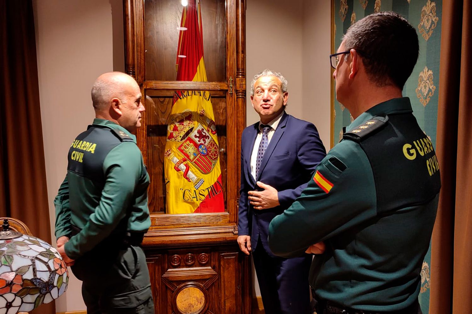 Visita de Nicanor Sen a la Comandancia de la Guardia Civil de León