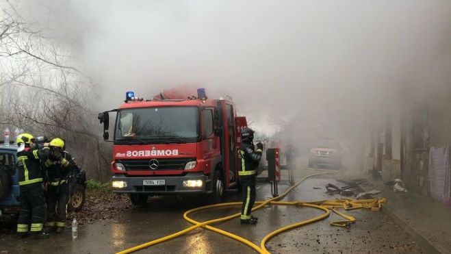 Incendio una vivienda en Chozas de Abajo