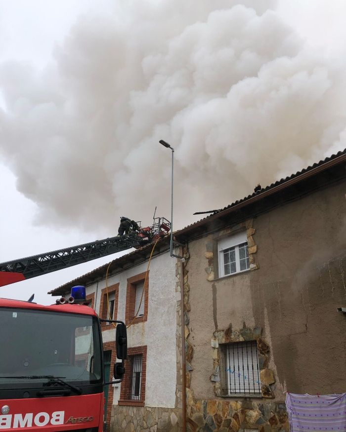 Incendio una vivienda en Chozas de Abajo