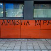 Vandalizan la sede del PSOE de León