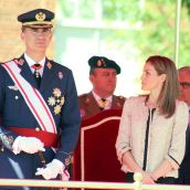 Los reyes presidiendo el acto de entrega de Reales Despachos en la Academia Básica del Aire de La Virgen del Camino en 2014