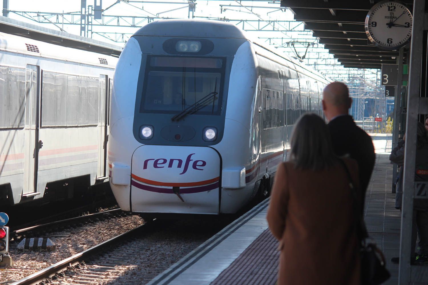 Llegada de los Reyes Magos a la estación de trenes de León | José Martín 