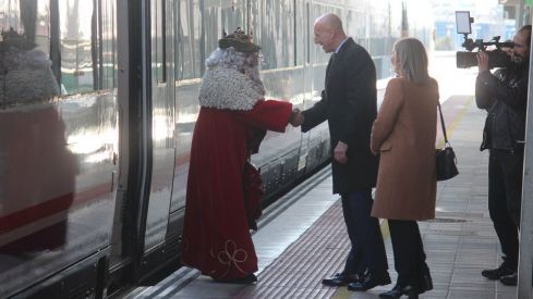 Llegada de los Reyes Magos a la estación de trenes de León | José Martín Llegada de los Reyes Magos a la estación de trenes de León | José Martín