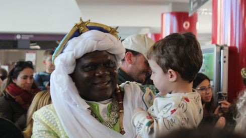 Llegada de los Reyes Magos a la estación de trenes de León | José Martín Llegada de los Reyes Magos a la estación de trenes de León | José Martín