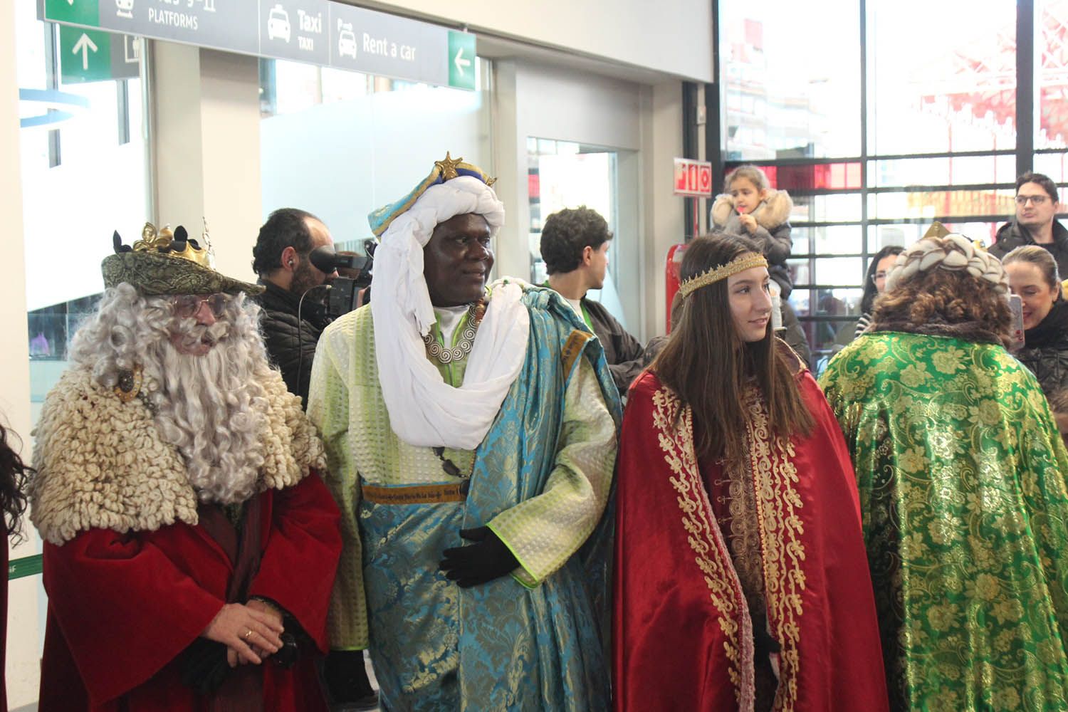 Llegada de los Reyes Magos a la estación de trenes de León | José Martín 