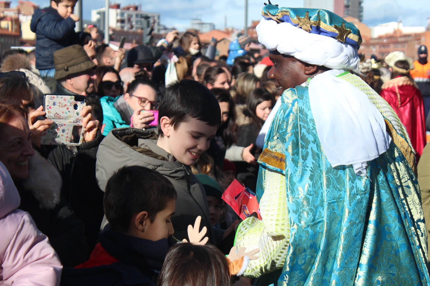 Llegada de los Reyes Magos a la estación de trenes de León | José Martín 