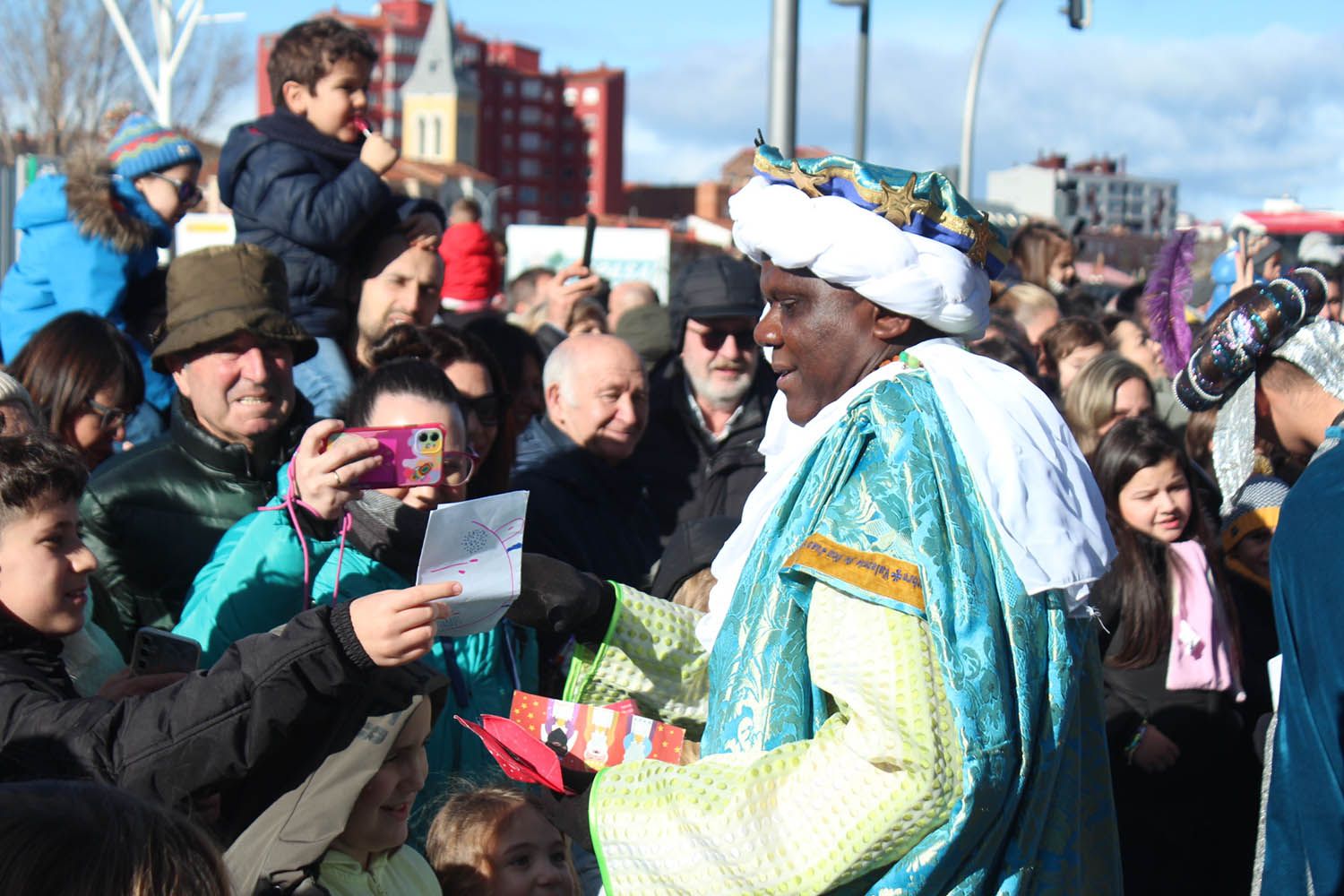 Llegada de los Reyes Magos a la estación de trenes de León | José Martín 