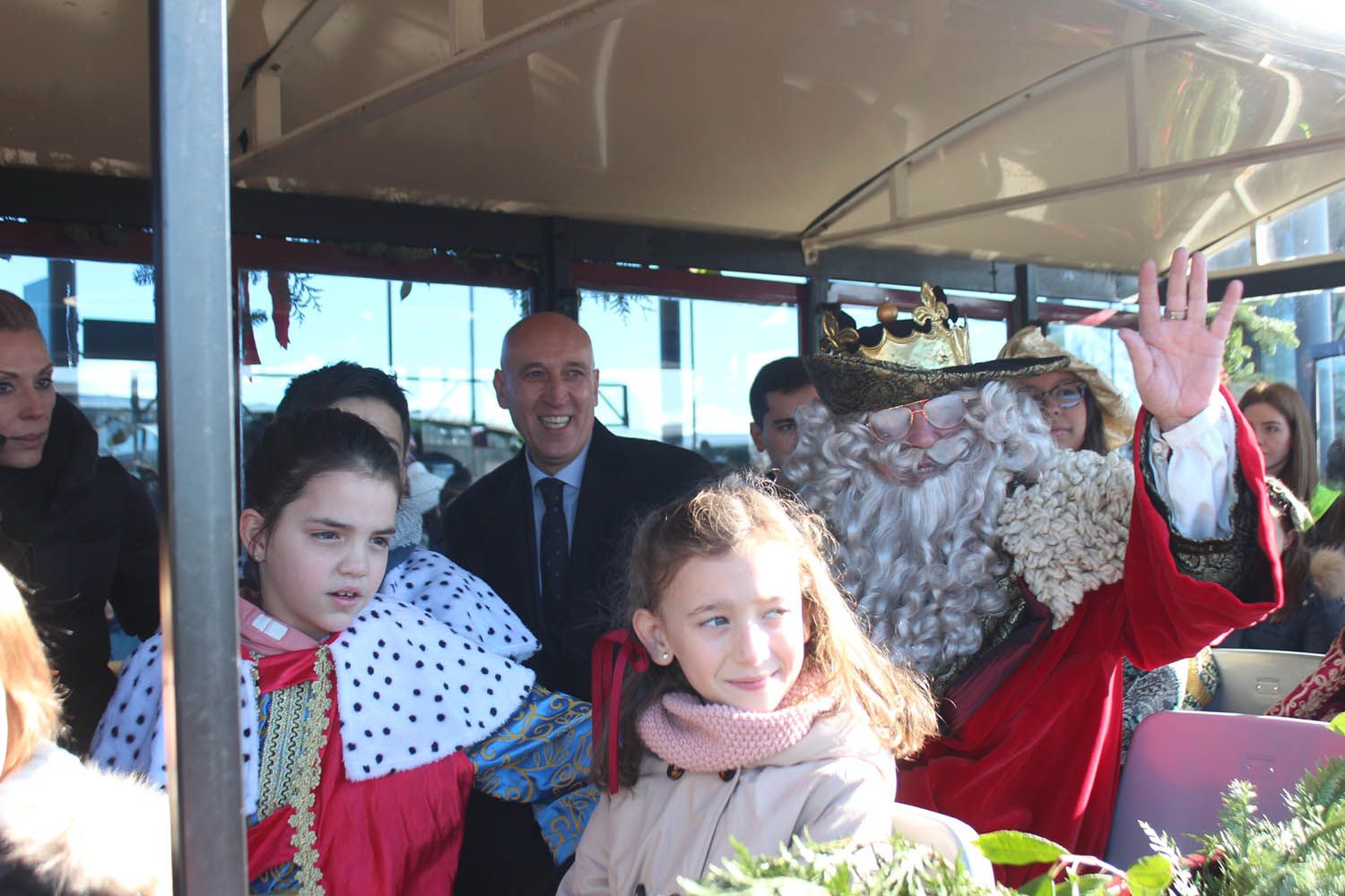 Llegada de los Reyes Magos a la estación de trenes de León | José Martín 