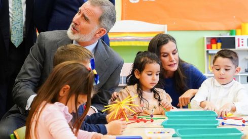 Los reyes entregan el Premio Princesa de Girona Escuela del Año 2022 al CEIP Gumersindo Azcárate