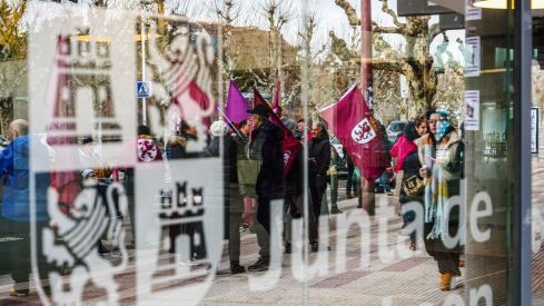 Concentración en protesta por la remodelación de la estación de autobuses de León