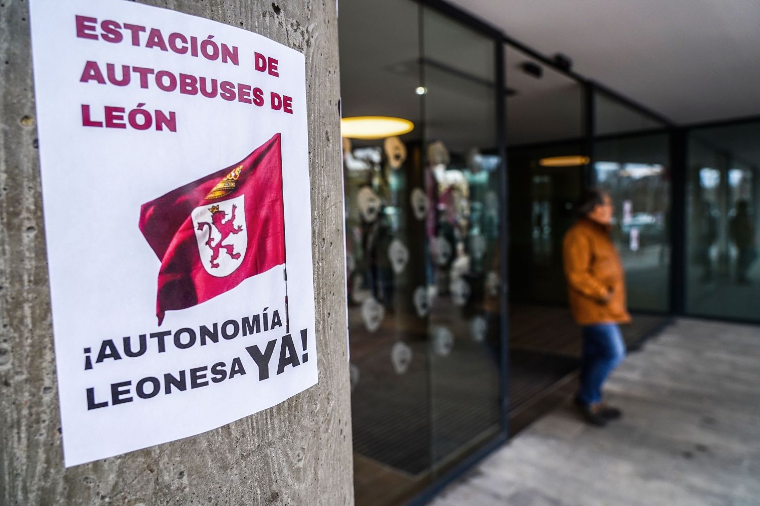 Concentración en protesta por la remodelación de la estación de autobuses de León