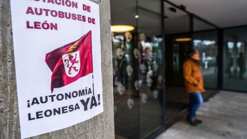 Concentración en protesta por la remodelación de la estación de autobuses de León