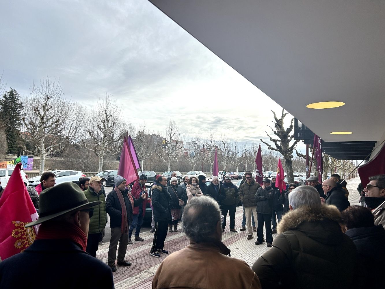 Concentración en protesta por la remodelación de la estación de autobuses de León