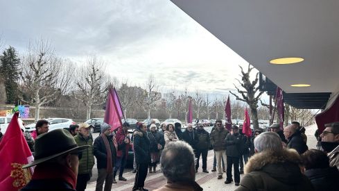 Concentración en protesta por la remodelación de la estación de autobuses de León