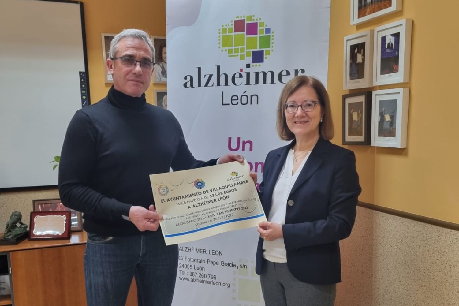 Villaquilambre entrega a Alzheimer León la recaudación de la San Silvestre 