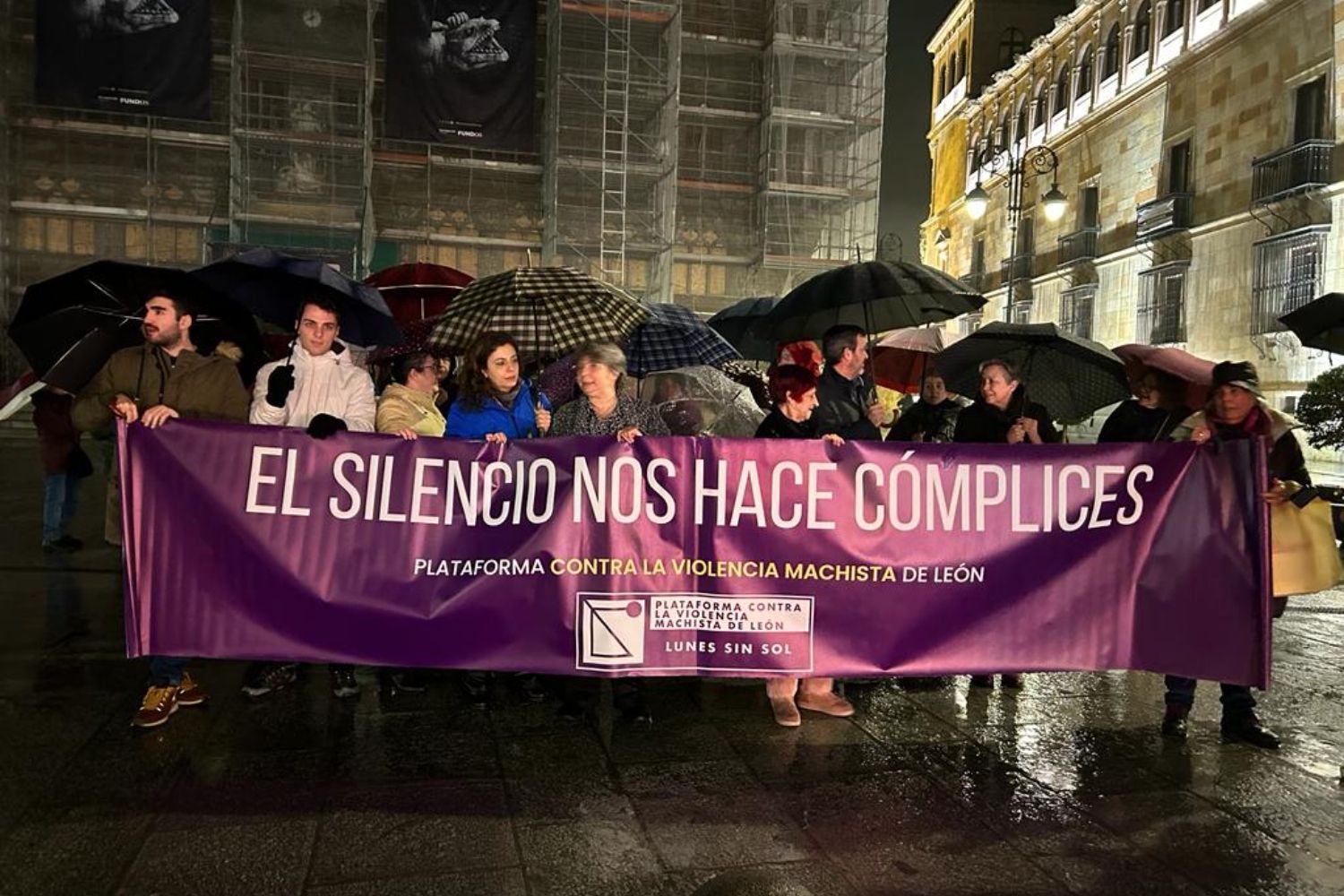 La Plataforma Contra La Violencia Machista vuelve a salir a la calle en otro  "Lunes Sin Sol" en León
