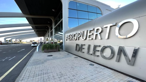 AENA estudiará la viabilidad de la terminal de mercancías en el aeropuerto de León