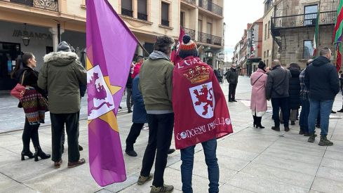 Concentración en Astorga por la recuperación de la vía ferroviaria de la Ruta de la Plata | Belén González